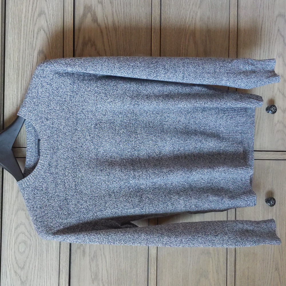 Club Monaco Cashmere Sweater with Vents